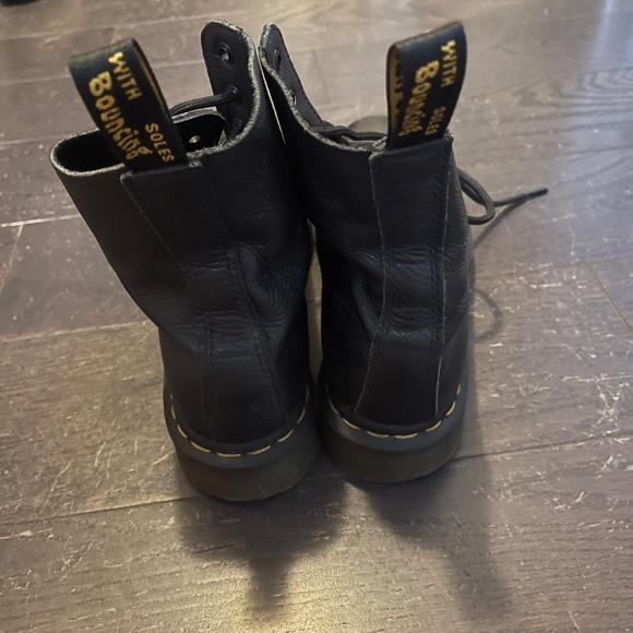 Dr Martens Pascal Boots Shoes Womens US 7 Black Leather 8-eye classic - Picture 3 of 10